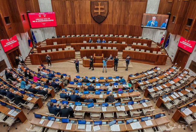 Poslanci na mimoriadnej schôdzi nerokovali o dôveryhodnosti SIS