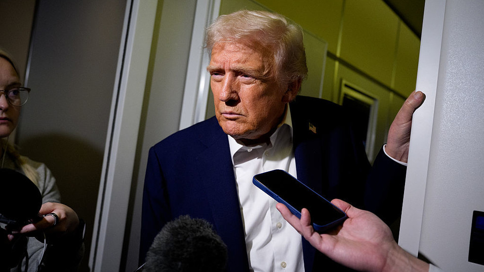 Prieskum-ukazuje-ze-vacsina-Americanov-neschvaluje-Trumpove-videa-s-umelou.jpg