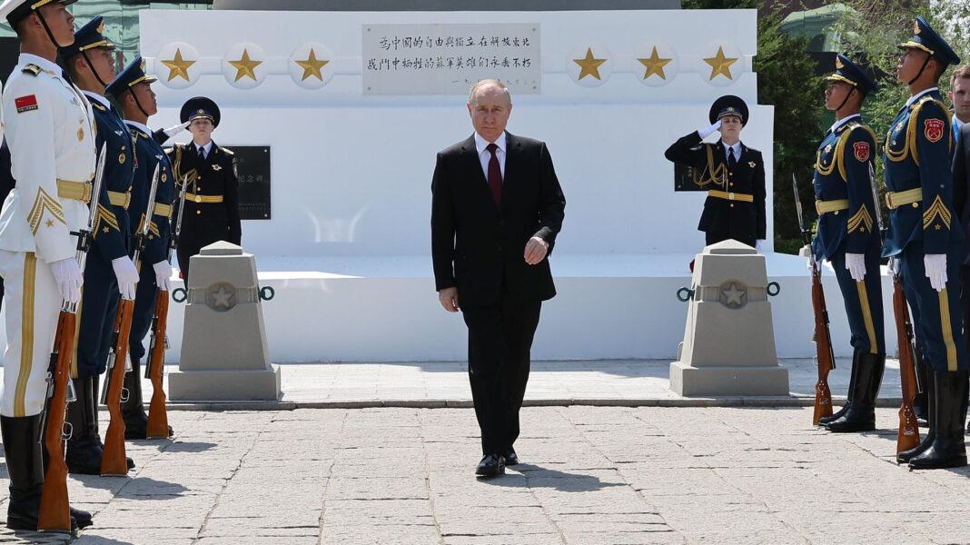 Putin-navstivil-velitelske-stanoviste-zjednotenej-skupiny-sil-Kremel.jpg