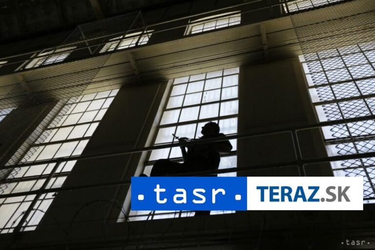 Ruských hudobníkov odsúdili za protiputinovské vystúpenie na ulici