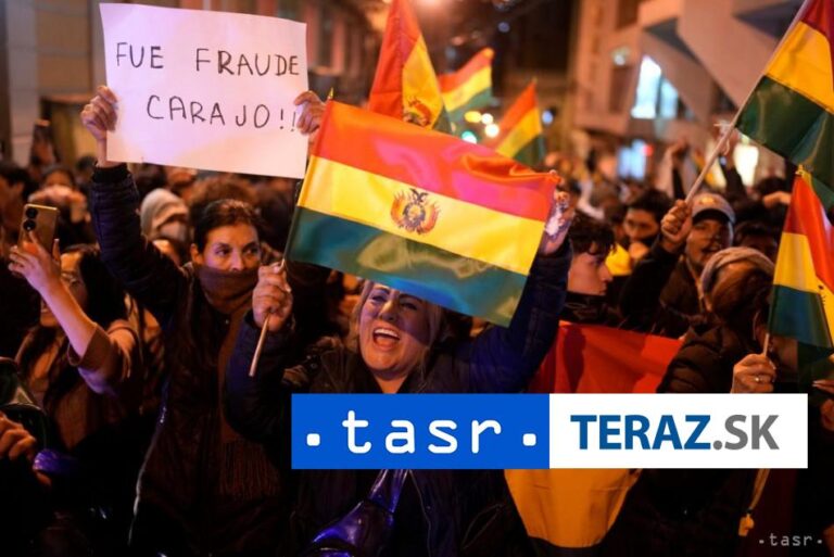 Stovky ľudí v Bolívii protestovali a spochybnili výsledky volieb