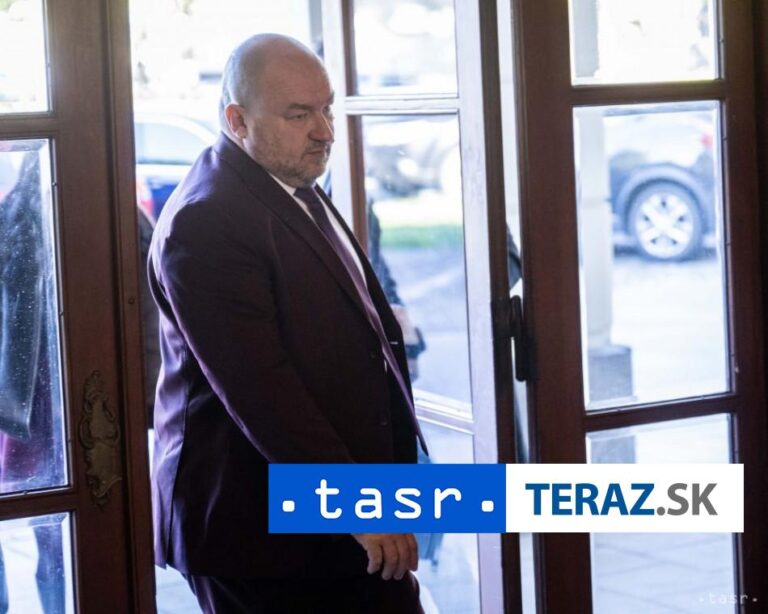 Strana vidieka, ktorej predsedá R. Huliak, dostala pokutu 400 eur