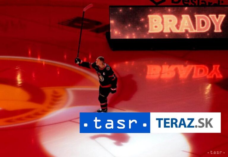 Tkachuk bude pre zranenie ruky chýbať Ottawe minimálne mesiac