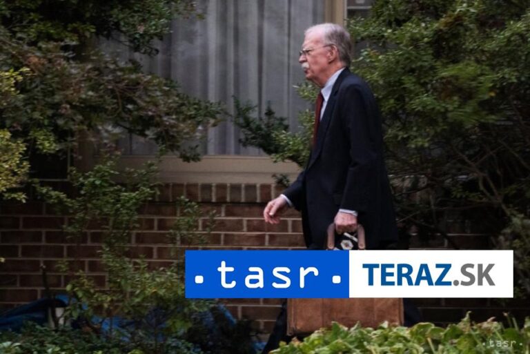 Trumpov exporadca odmietol obvinenie z uchovávania utajovaných údajov