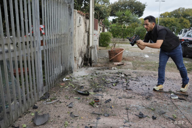 V aute prominentného novinára vybuchla bomba