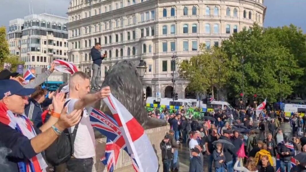Velky-protest-UKIP-v-centre-Londyna-proti-ilegalnej-imigracii-„Woke.jpg