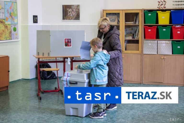 Volebné miestnosti v ČR sa zatvorili, začínajú sa sčítavať hlasy