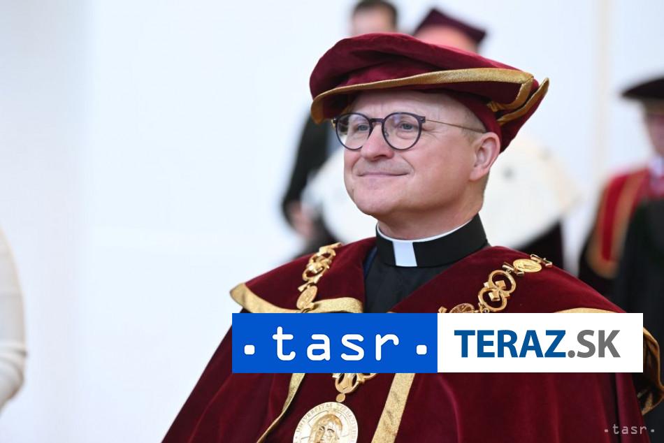 Zamestnanci-a-studenti-Trnavskej-univerzity-budu-mat-17novembra-volno.jpg