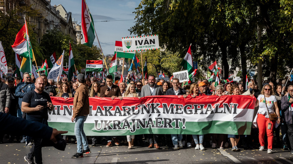 „Nechceme-zomriet-za-Ukrajinu-–-mierovi-pochodujuci-v-Budapesti-VIDEO.jpg