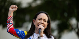 Nositeľka Nobelovej ceny za mier vyzýva na vojenský útok na vlastnú krajinu