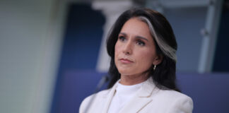 Americká stratégia „zmeny režimu“ sa skončila, povedala Gabbardová