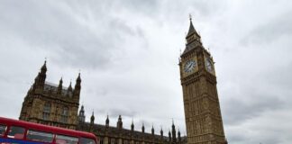 Britská ministerka financií naznačila zvýšenie daní