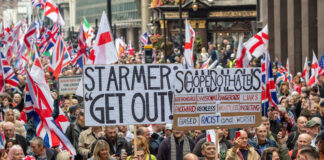 Britskí politici chcú, aby protesty proti nim boli trestným činom odňatia slobody.