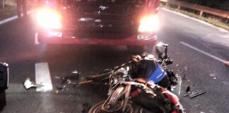 Čelná zrážka motocykla s kamiónom: Na miesto vyslali vrtuľník