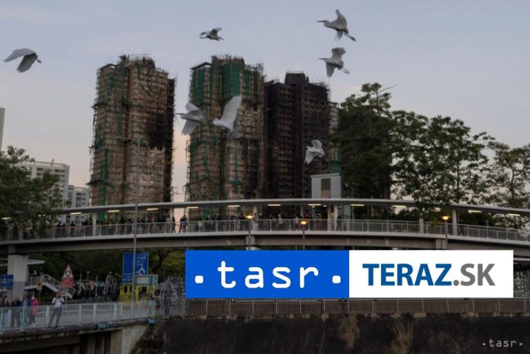 Čína po požiari v Hongkongu spúšťa kampaň proti požiarom v budovách