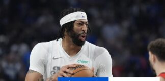 Davis bude chýbať Dallasu v dueli v Mexiku pre zranenie nohy