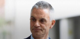 Generálny riaditeľ BBC Tim Davey rezignoval kvôli škandálu s falšovaním Trumpovh…