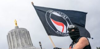 Mládež v čiernom – USA označili európske skupiny Antifa za teroristické