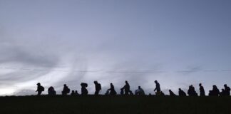 Nemecko zaplavili mladí ukrajinskí muži utekajúci pred Zelenského mlynčekom na mäso
