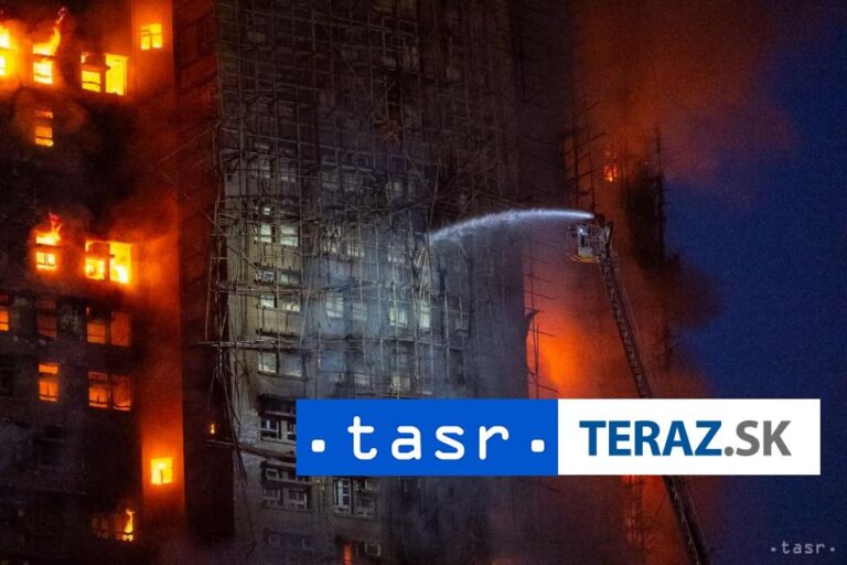 Počet obetí požiaru v Hongkongu už stúpol na 94