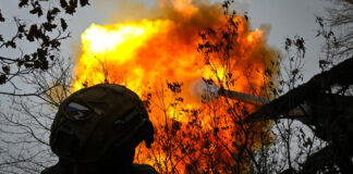 Ruské sily pokračujú v postupe na obkľúčené mesto v Donbase – ministerstvo obrany