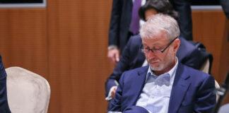 Ruský magnát požaduje, aby nemecká strana odstránila článok o „najväčšom znečisťovateľovi“