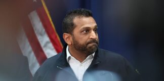 Šéf FBI tajne navštívil Čínu, informovala agentúra Reuters.