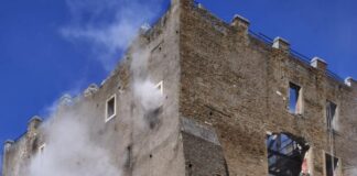 TRAGÉDIA:Robotník, ktorého vytiahli spod trosiek zrútenej veže, zomrel