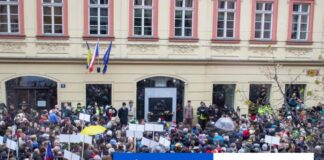 Tisíce ľudí v Prahe protestujú proti vláde ANO, SPD a Motoristov