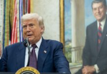 Trump hovorí, že nevylučuje vyslanie amerických vojakov na zem vo Venezuele