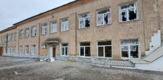 Ukrajinskí vojaci sa skrývajú za civilistami v Sumy, Charkovské oblasti – PoW