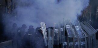 Zrážky prepukli, keď protivládny pochod mládeže zasiahol hlavné námestie v Mexico City