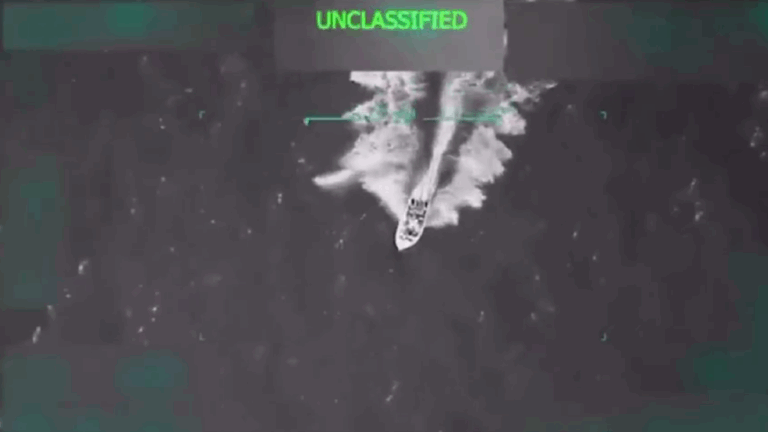 Americkí zákonodarcovia požadujú vyšetrovanie Trumpových útokov na „drogové lode“