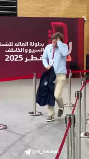 Nórsky šachista reagoval na svoju prehru s Rusom emotívne. Odstrčil kameramana, …